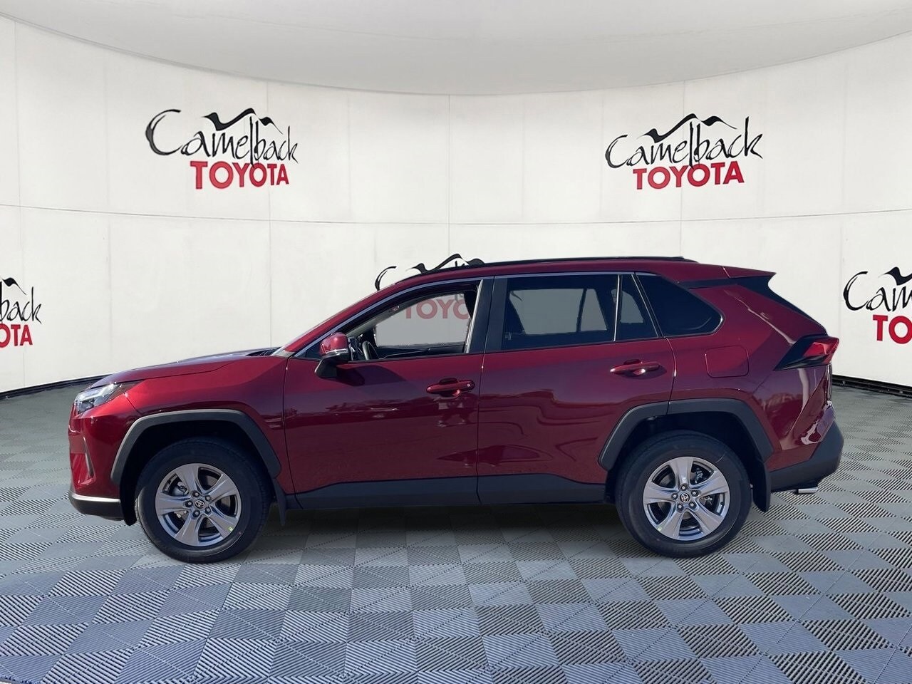 2025 Toyota RAV4 XLE photo 3