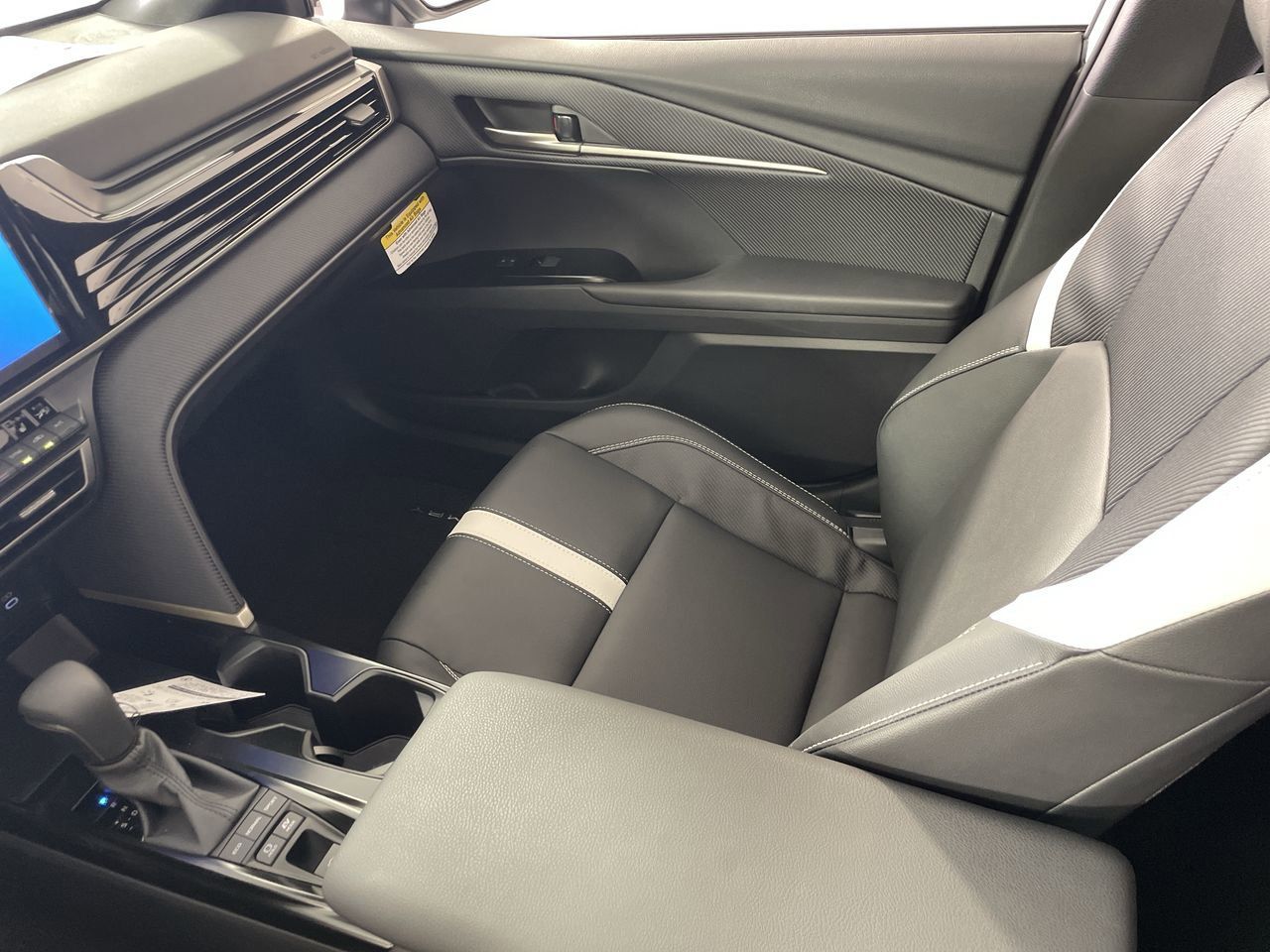 2026 Toyota Camry SE - Photo 22