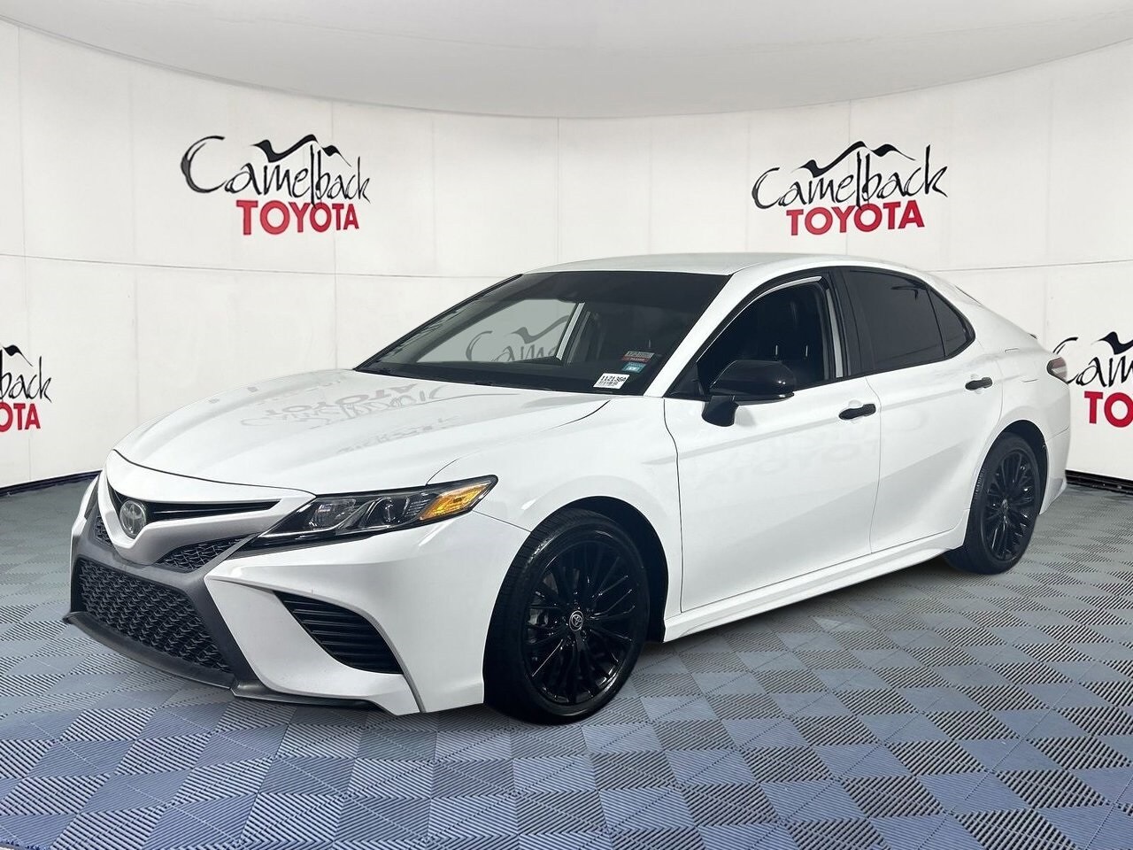 2020 Toyota Camry SE photo 4
