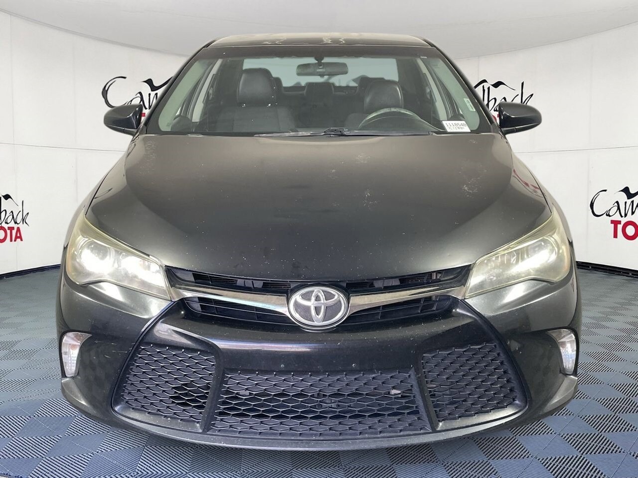 2016 Toyota Camry SE photo 2