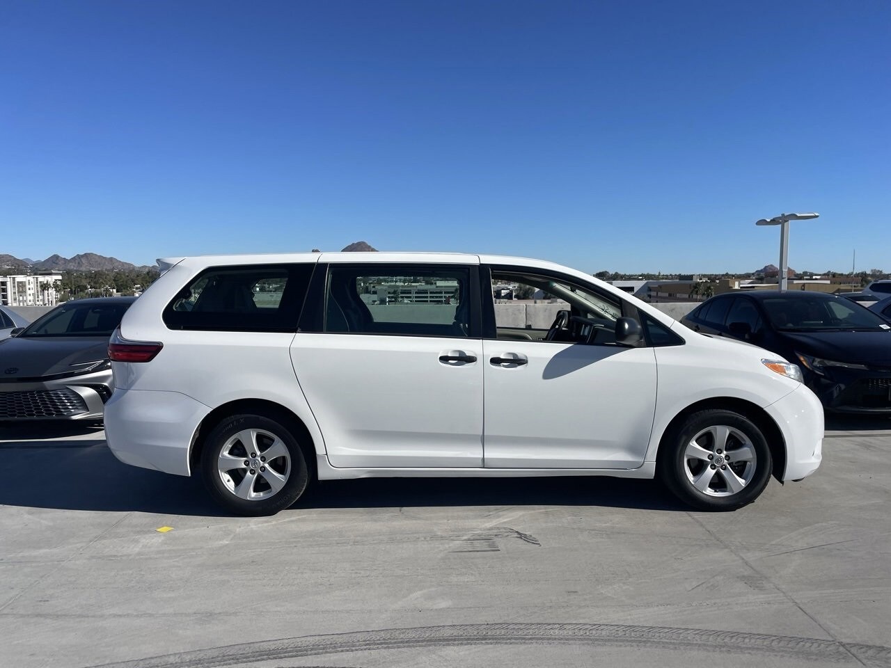 2017 Toyota Sienna L photo 3