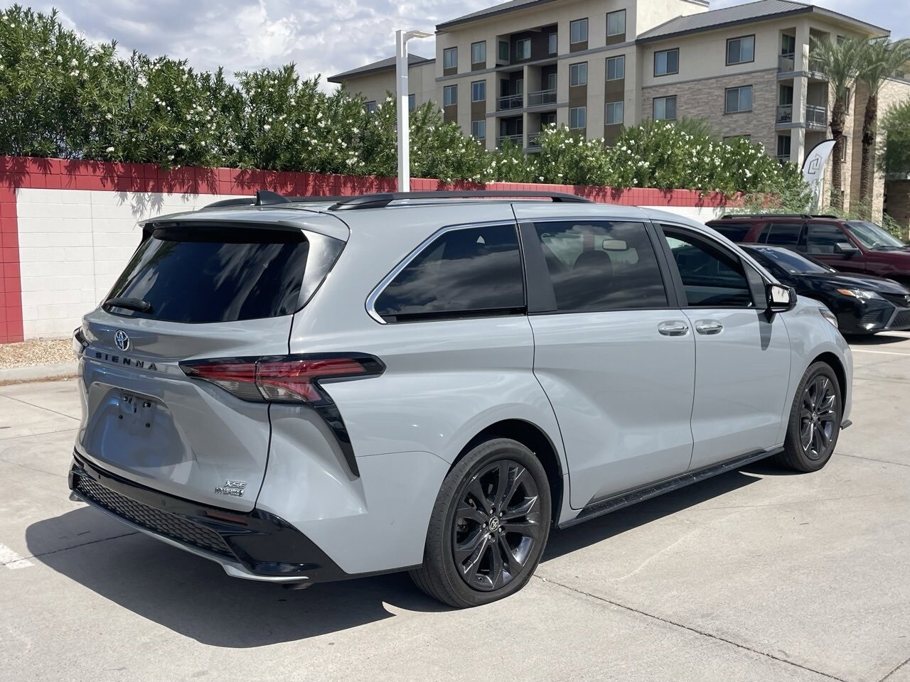 2024 Toyota Sienna XSE photo 2
