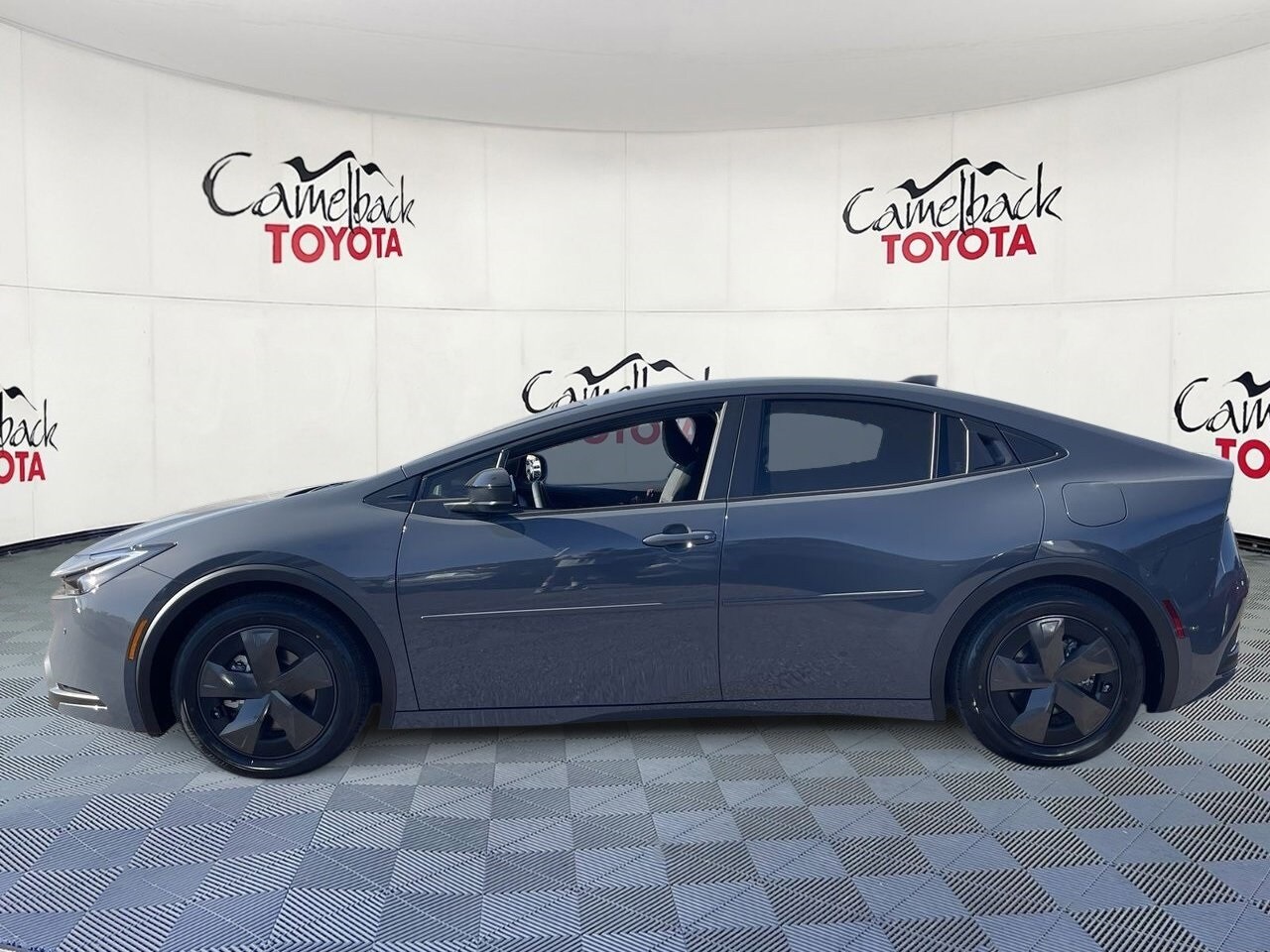 2026 Toyota Prius Plug-in Hybrid SE photo 4