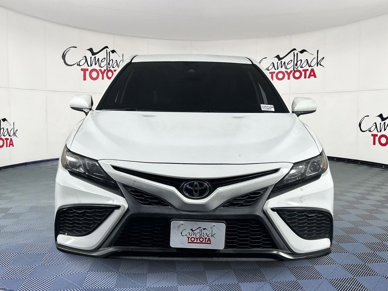 2021 Toyota Camry SE photo 3