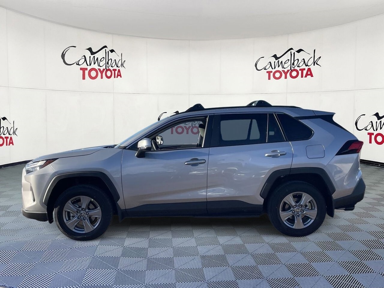 2025 Toyota RAV4 XLE photo 2