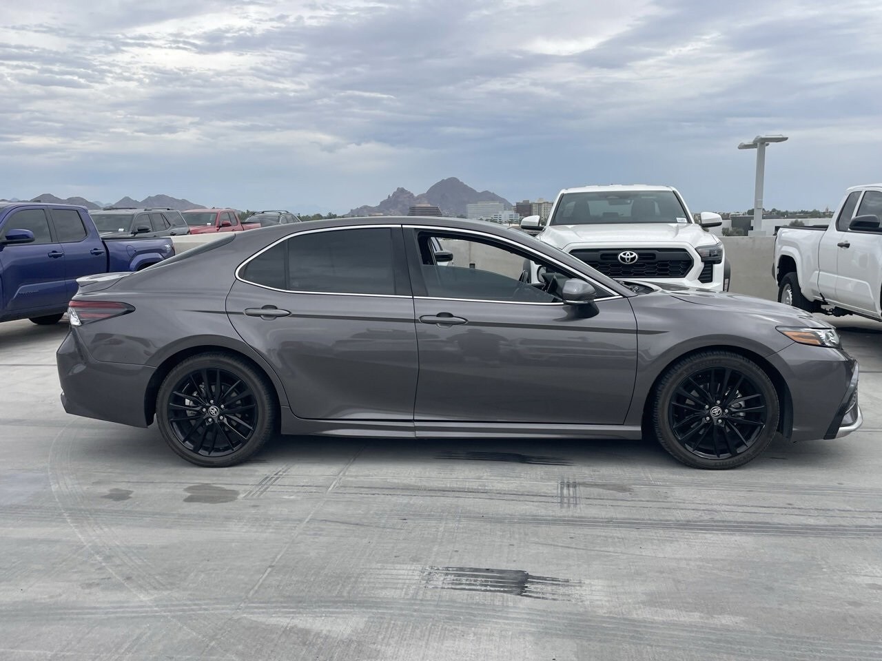 2023 Toyota Camry Hybrid XSE photo 3