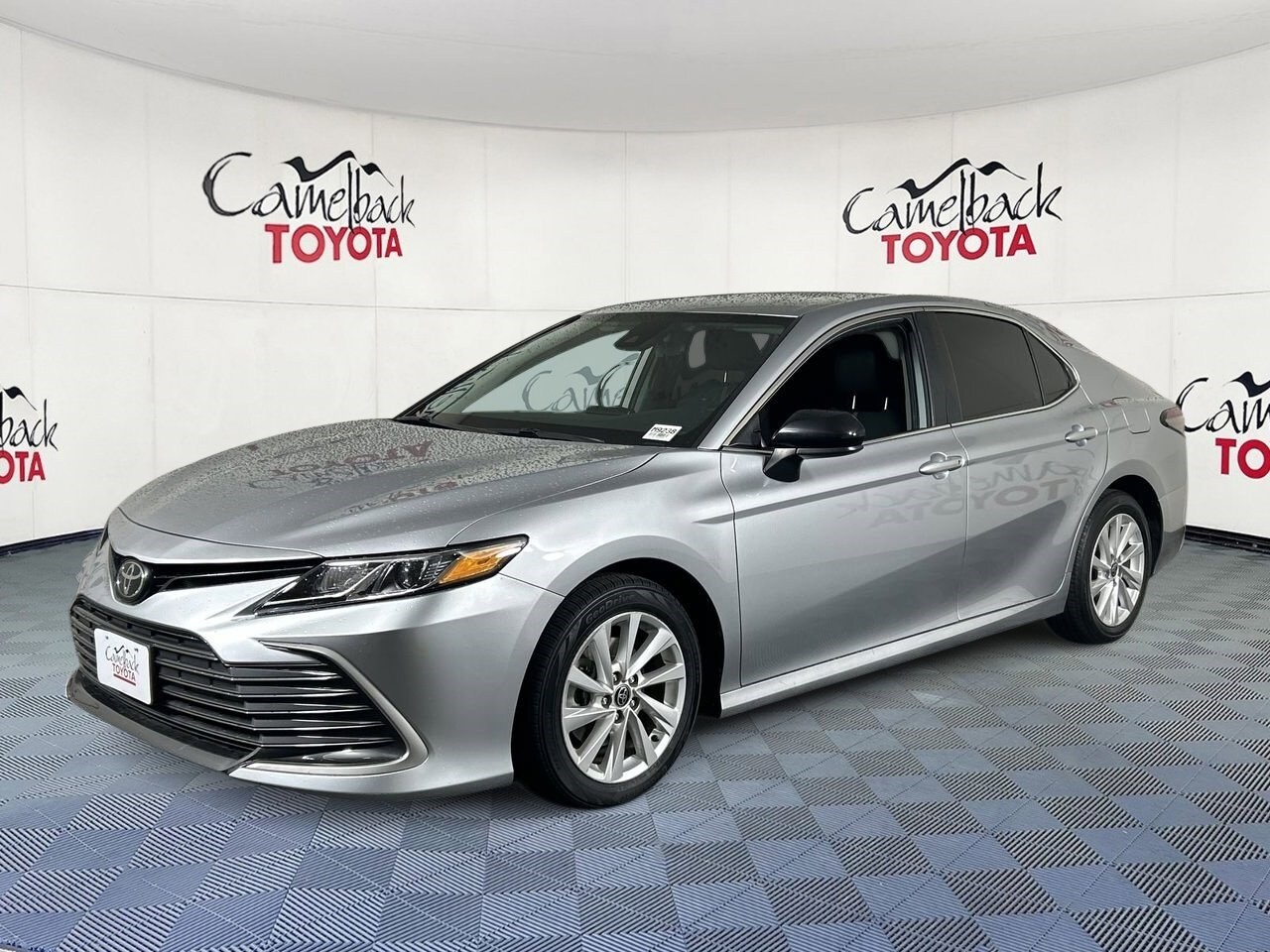 2023 Toyota Camry LE photo 3