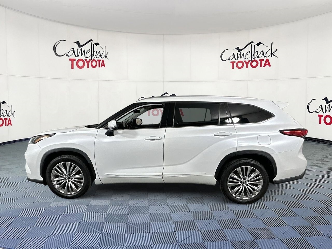 2023 Toyota Highlander Limited Platinum XLE XSE photo 4