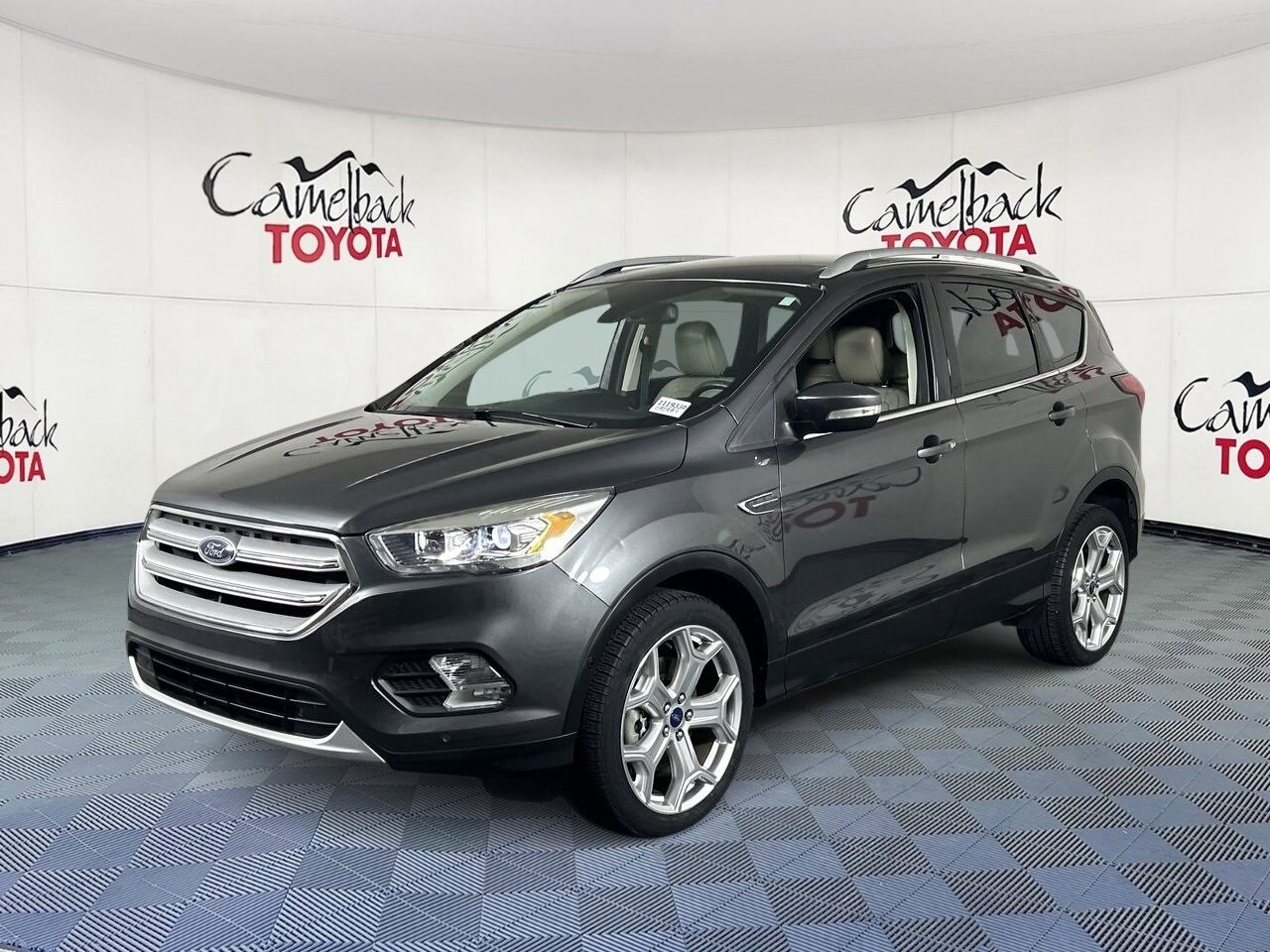 2019 Ford Escape Titanium photo 2