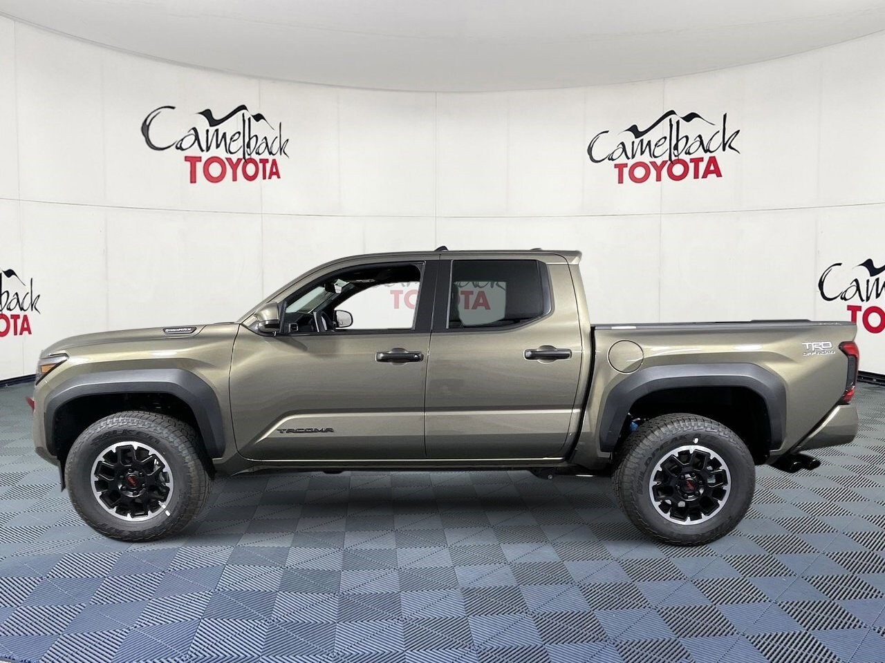 2025 Toyota Tacoma TRD photo 4