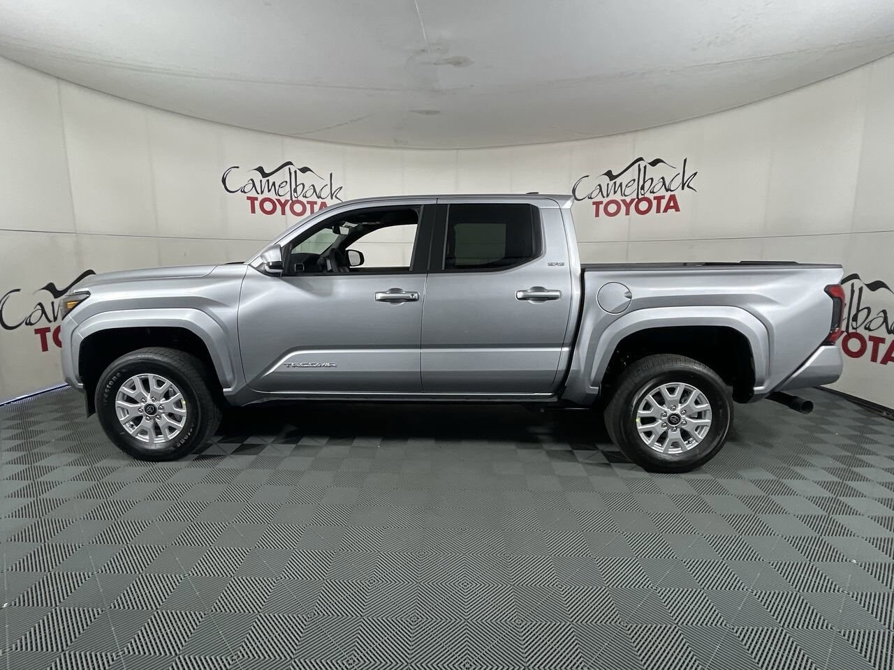 2025 Toyota Tacoma SR5 photo 4