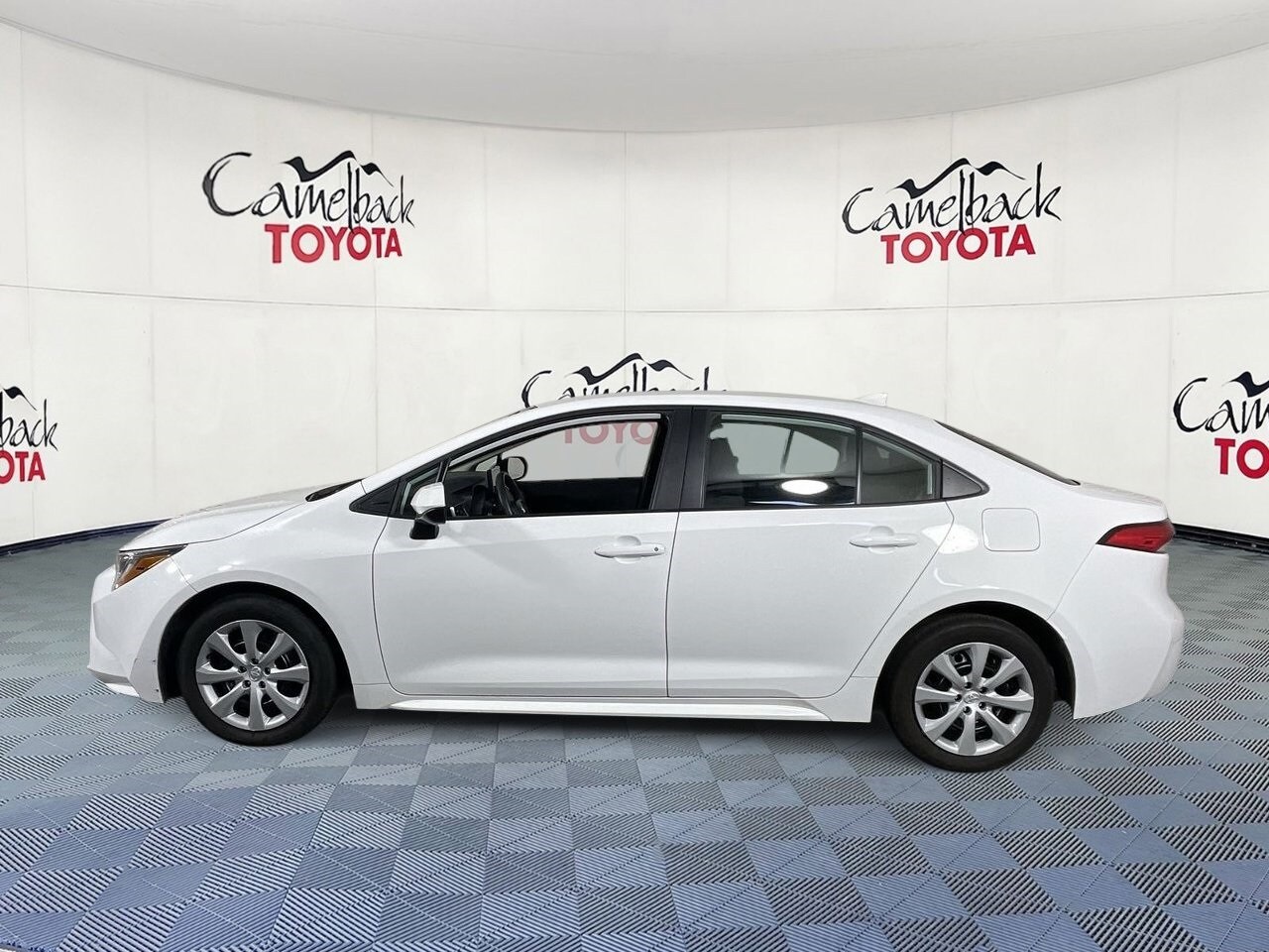 2024 Toyota Corolla LE photo 3