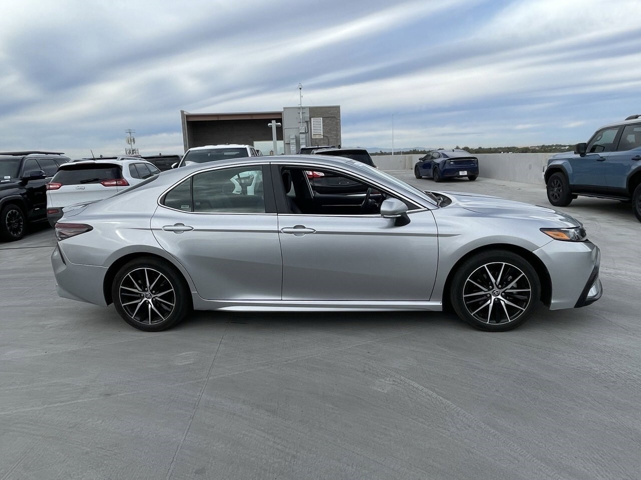 2024 Toyota Camry SE photo 3