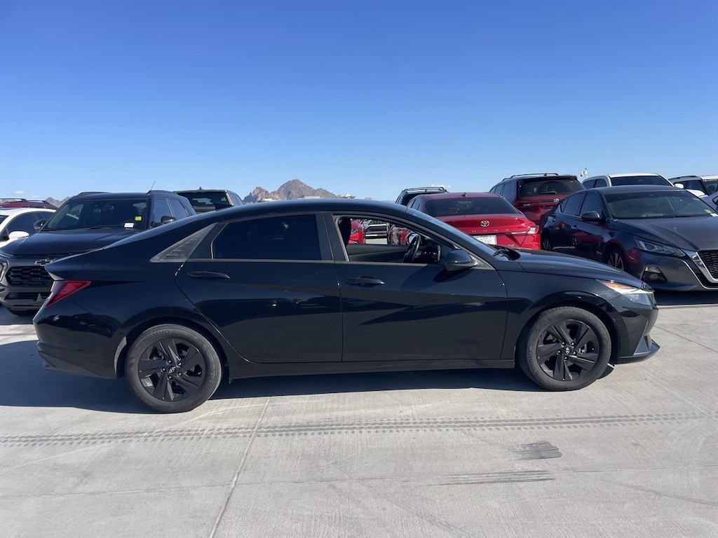 Used 2022 Hyundai Elantra SEL Sedan