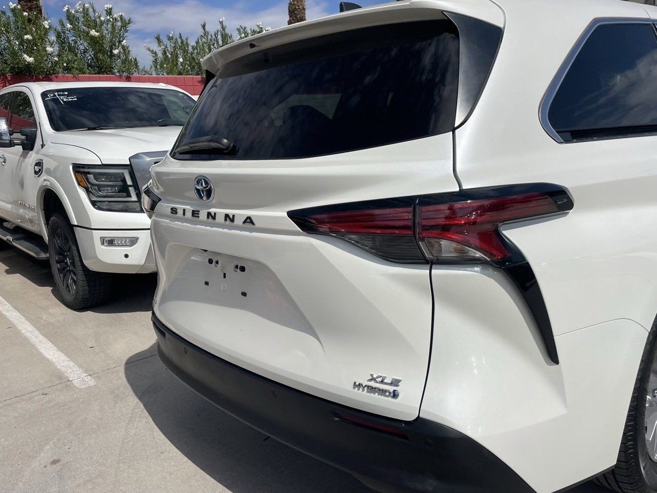 2021 Toyota Sienna XLE photo 4