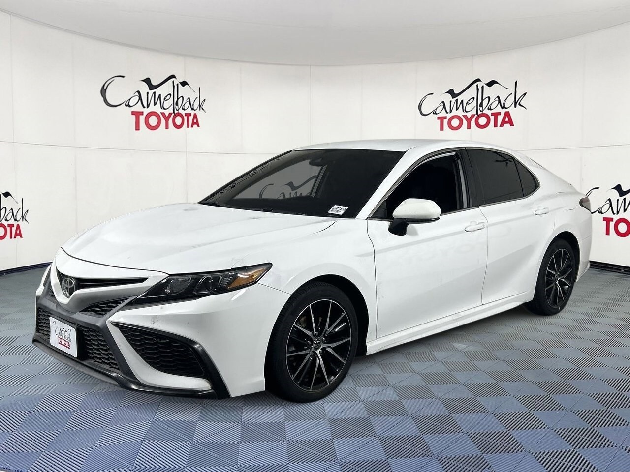2021 Toyota Camry SE photo 2