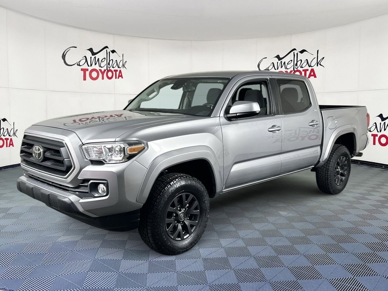 2020 Toyota Tacoma SR5 photo 2