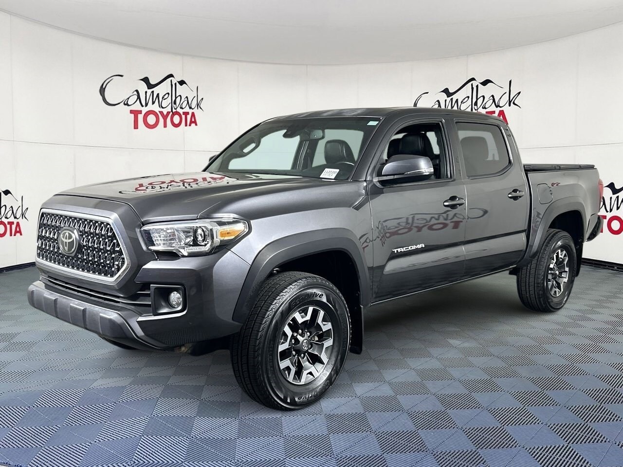 2019 Toyota Tacoma TRD Off-Road photo 2
