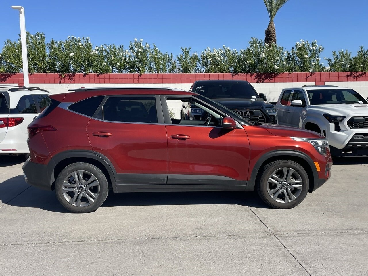 2023 Kia Seltos S photo 3