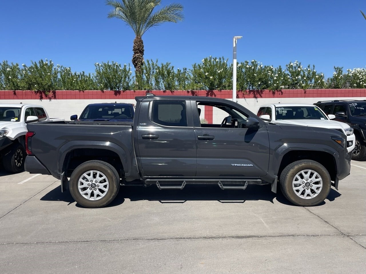 2024 Toyota Tacoma SR5 photo 3
