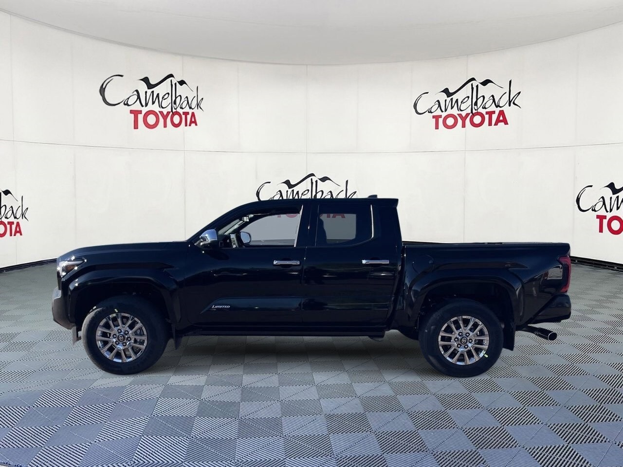 2026 Toyota Tacoma 4x4 Limited photo 4