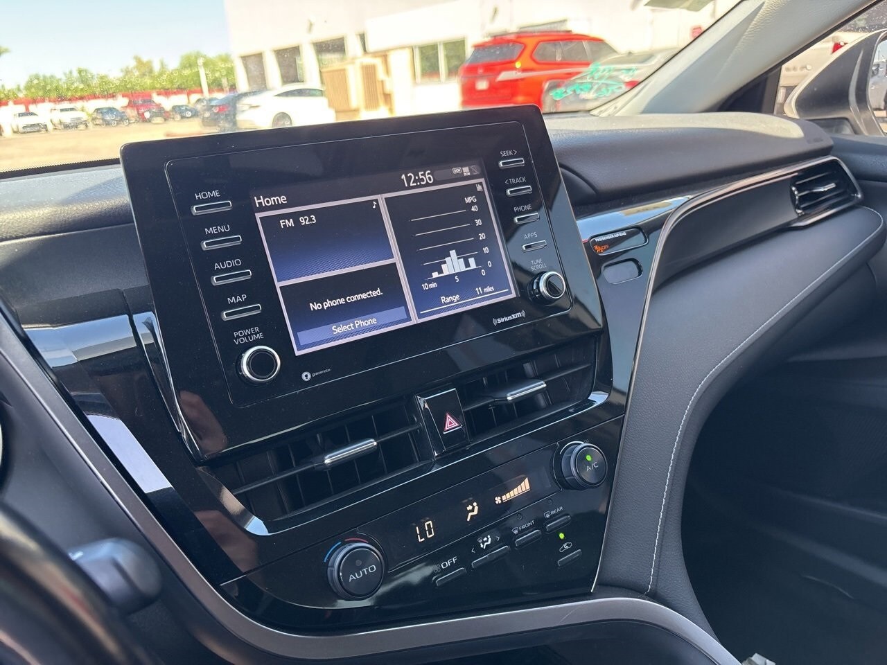 2021 Toyota Camry SE photo 4