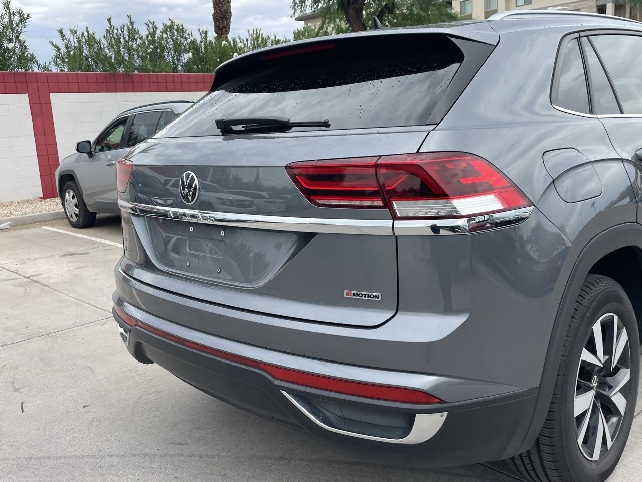 2022 Volkswagen Atlas Cross Sport SE photo 4