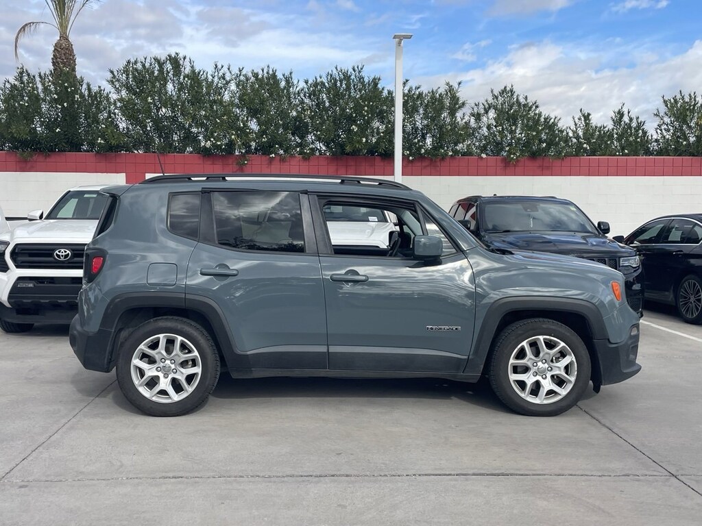 Used 2018 Jeep Renegade Latitude SUV