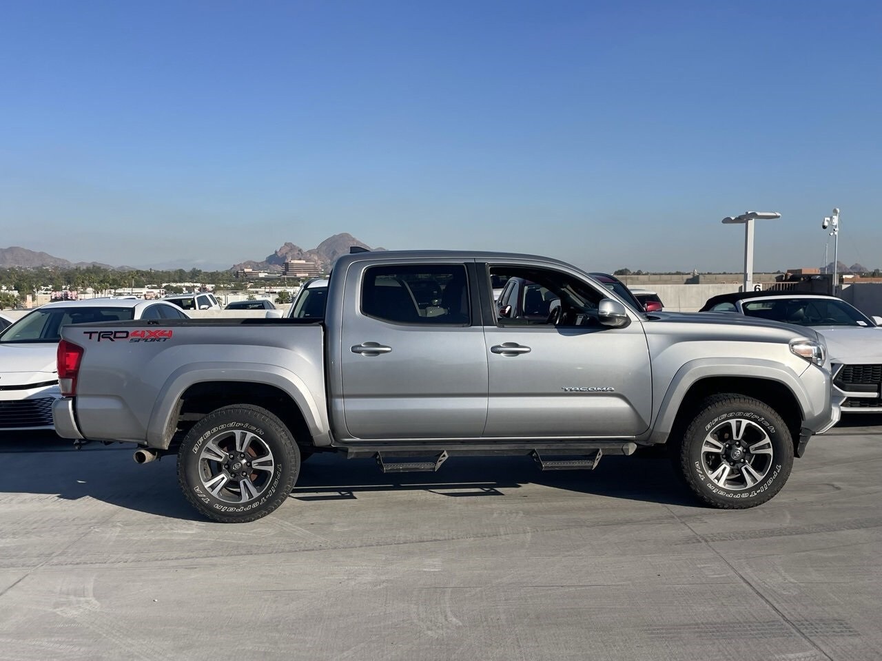 2017 Toyota Tacoma TRD Sport photo 3