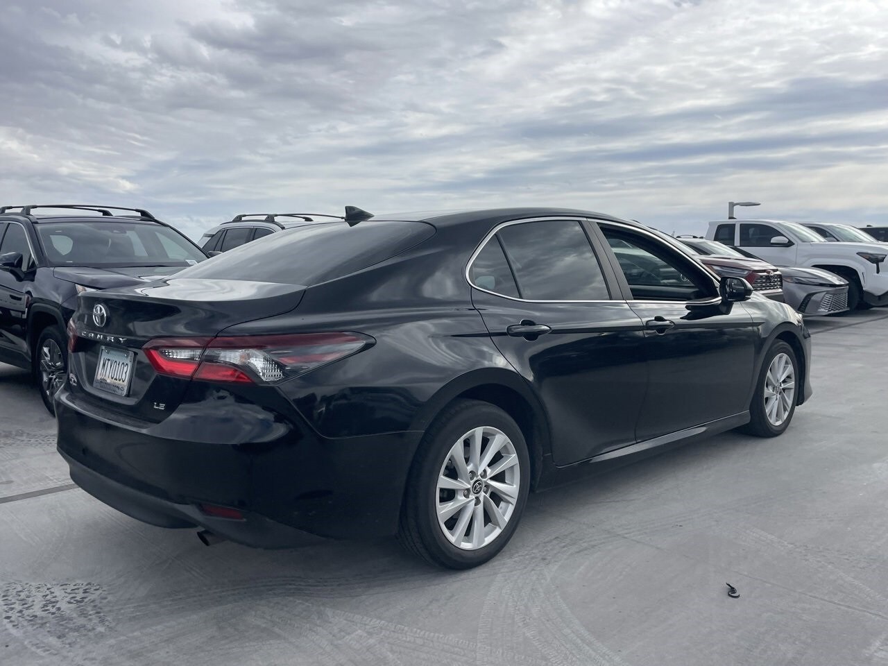 2022 Toyota Camry LE photo 2