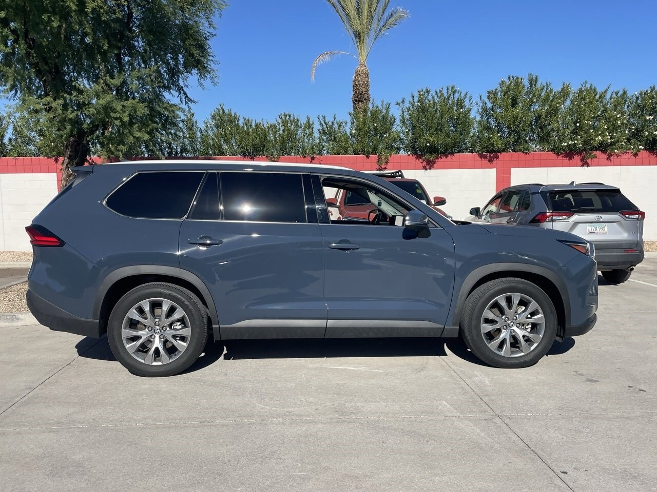 2024 Toyota Highlander Hybrid Limited photo 3