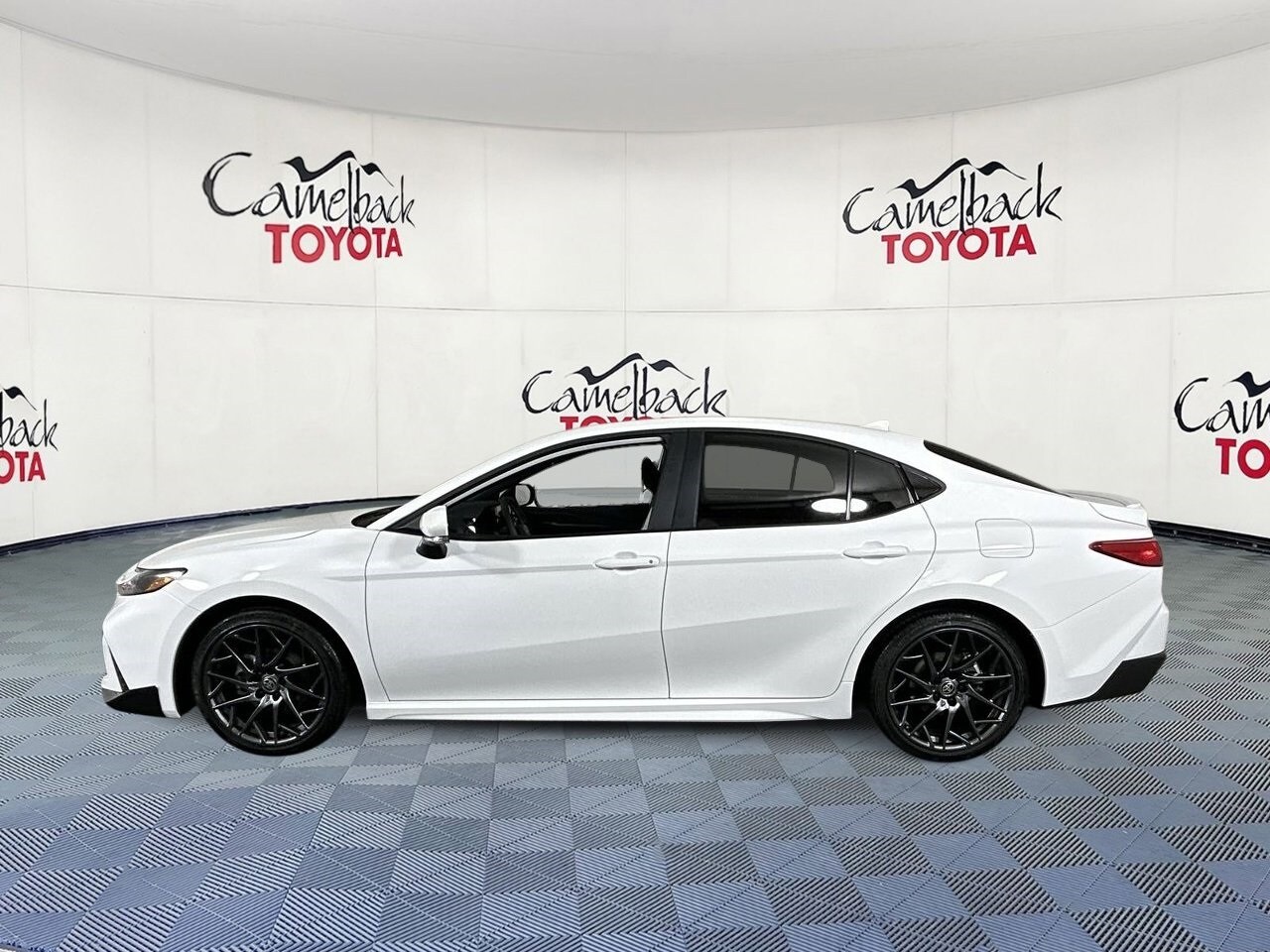 2026 Toyota Camry SE photo 4