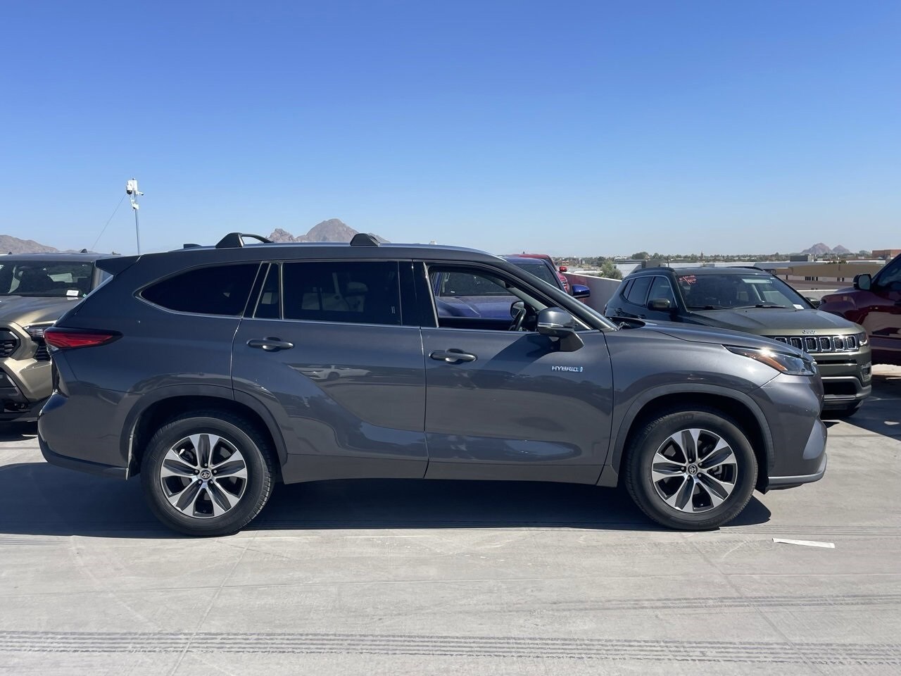 2021 Toyota Highlander Hybrid XLE photo 3