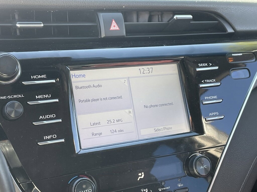 Used 2018 Toyota Camry SE Sedan