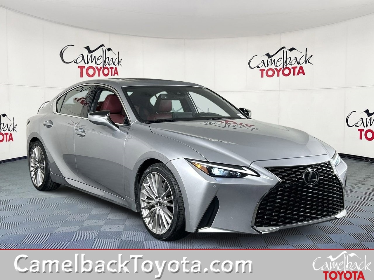 2023 Lexus IS 300's photo