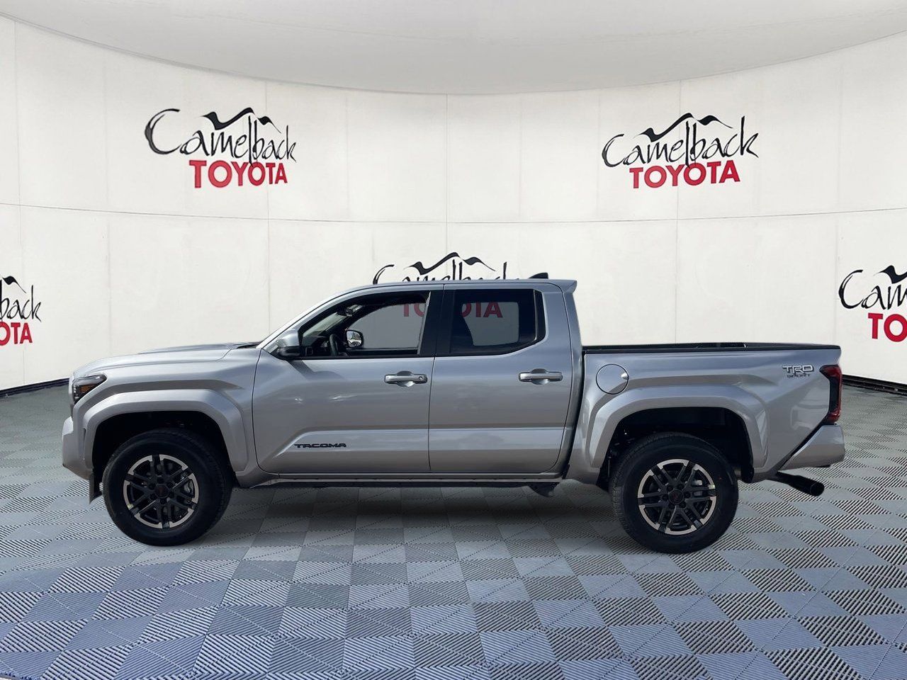 View vehicle photo 4