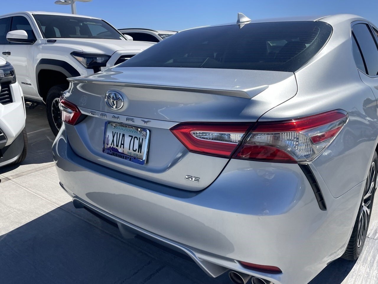 2019 Toyota Camry SE photo 4