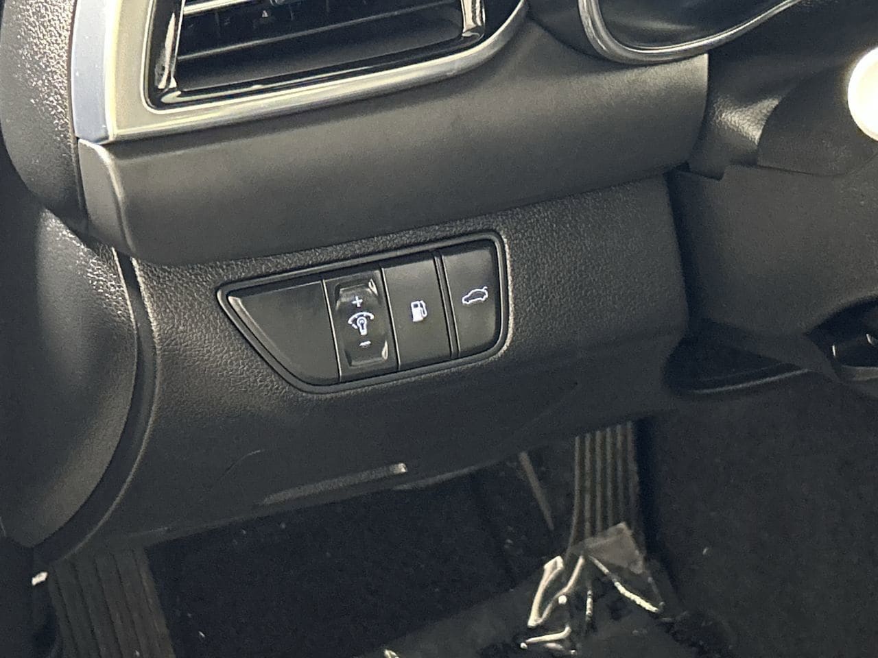 2025 GENESIS G70 Standard - Photo 12