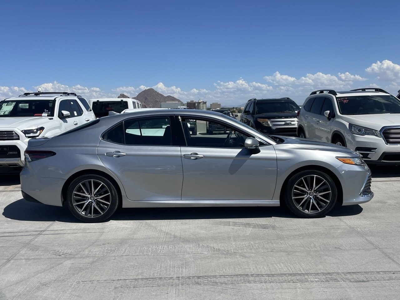 2023 Toyota Camry XLE photo 3