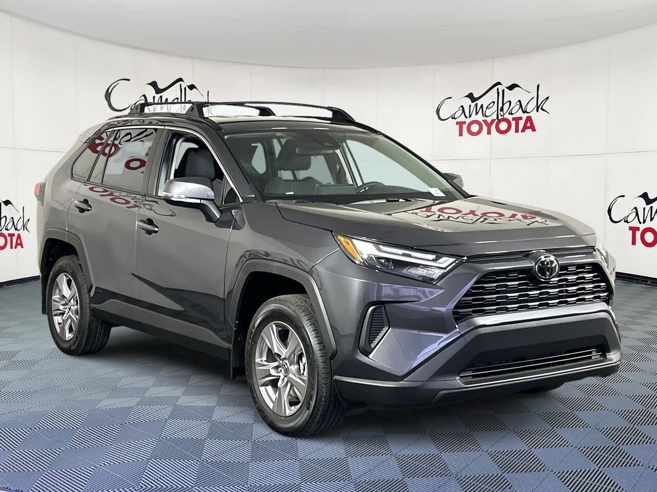 2025 Toyota RAV4 Hybrid XLE photo 2