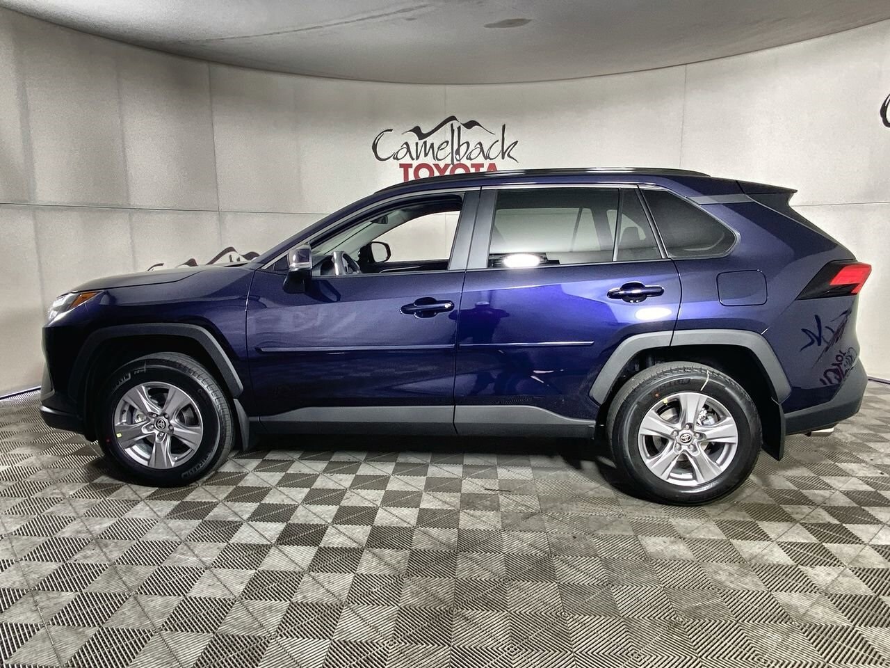 2025 Toyota RAV4 XLE photo 3