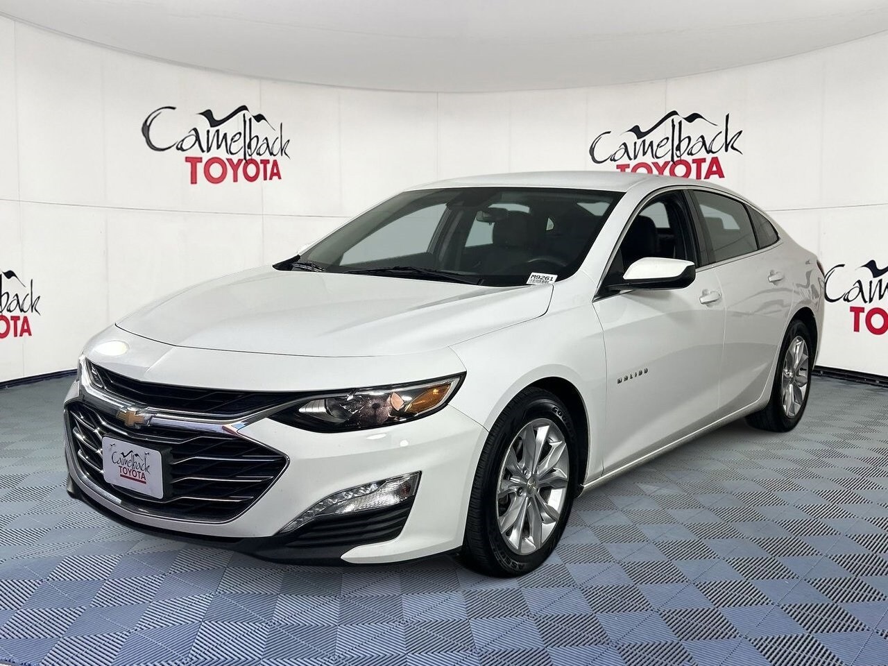 2023 Chevrolet Malibu 1LT photo 2