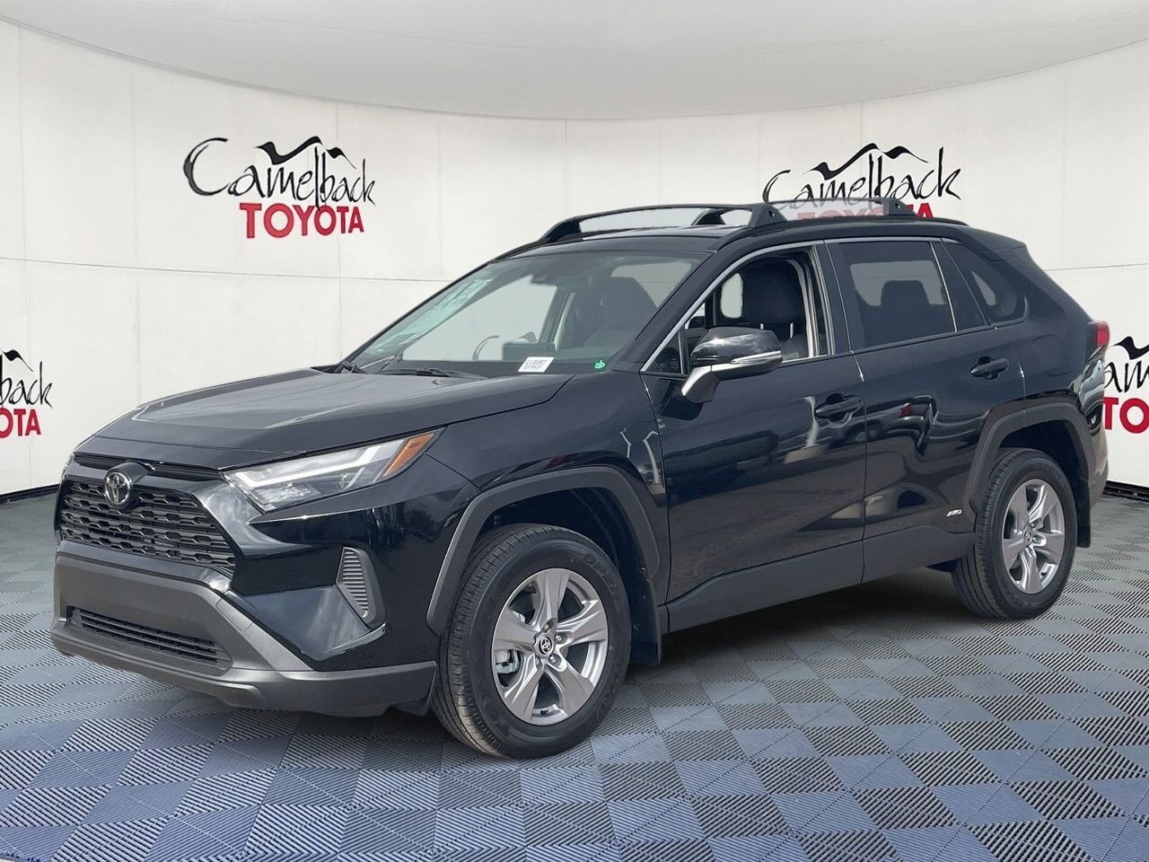 2025 Toyota RAV4 Hybrid XLE photo 3