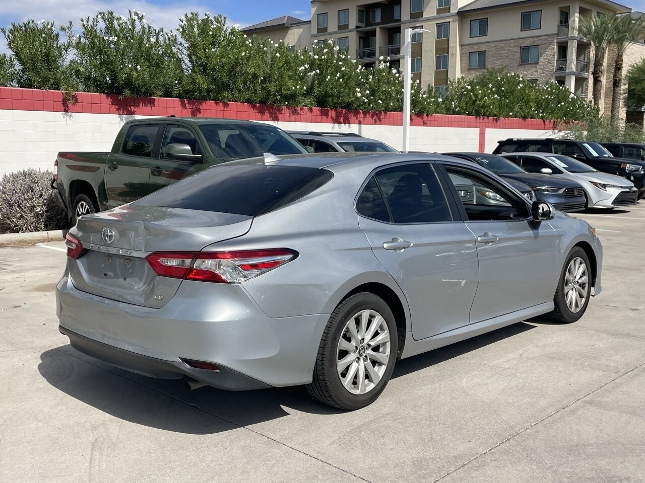 2019 Toyota Camry LE photo 2
