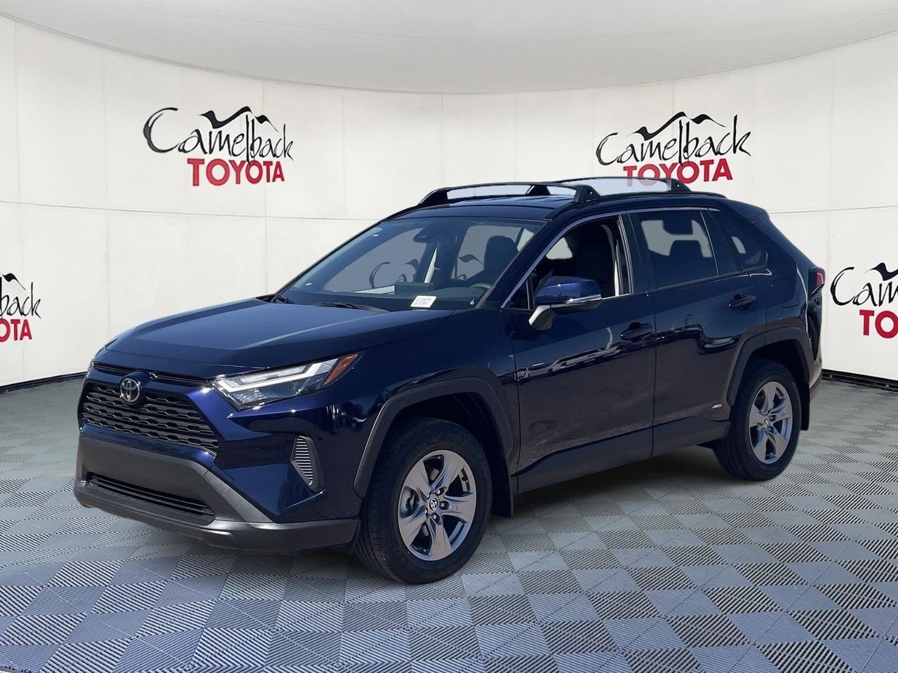 2025 Toyota RAV4 Hybrid XLE photo 4