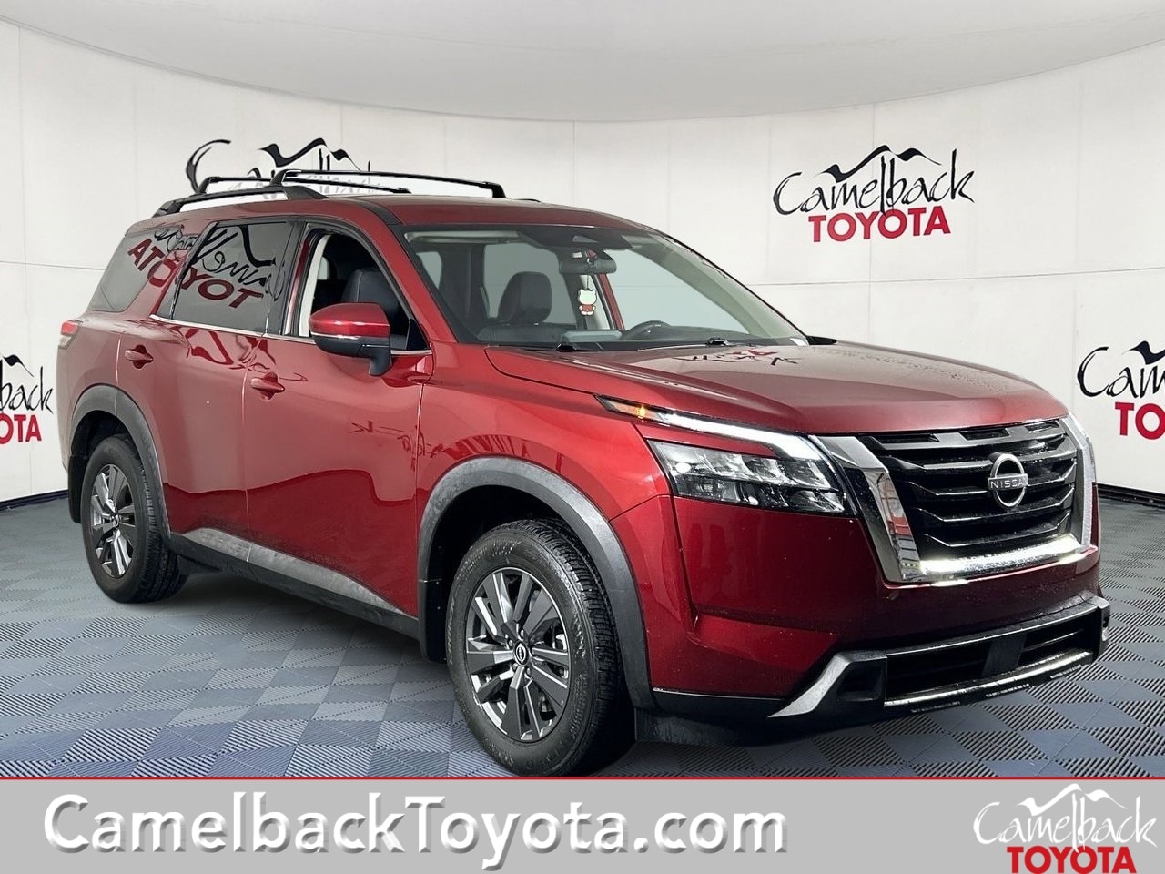 2024 Nissan Pathfinder SV's photo