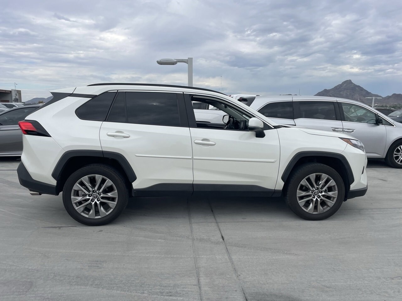 2022 Toyota RAV4 XLE Premium photo 2