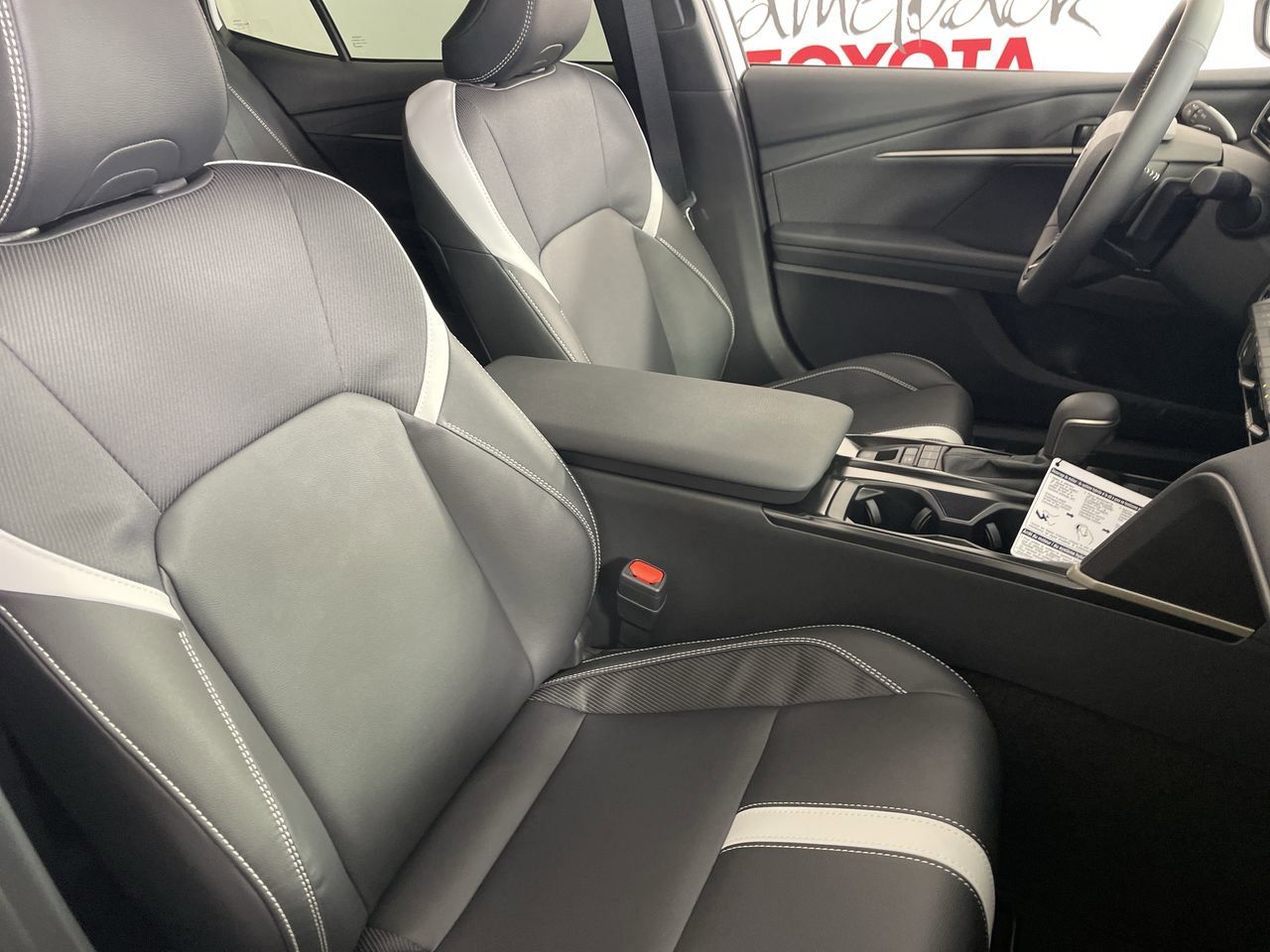 2026 Toyota Camry SE - Photo 25