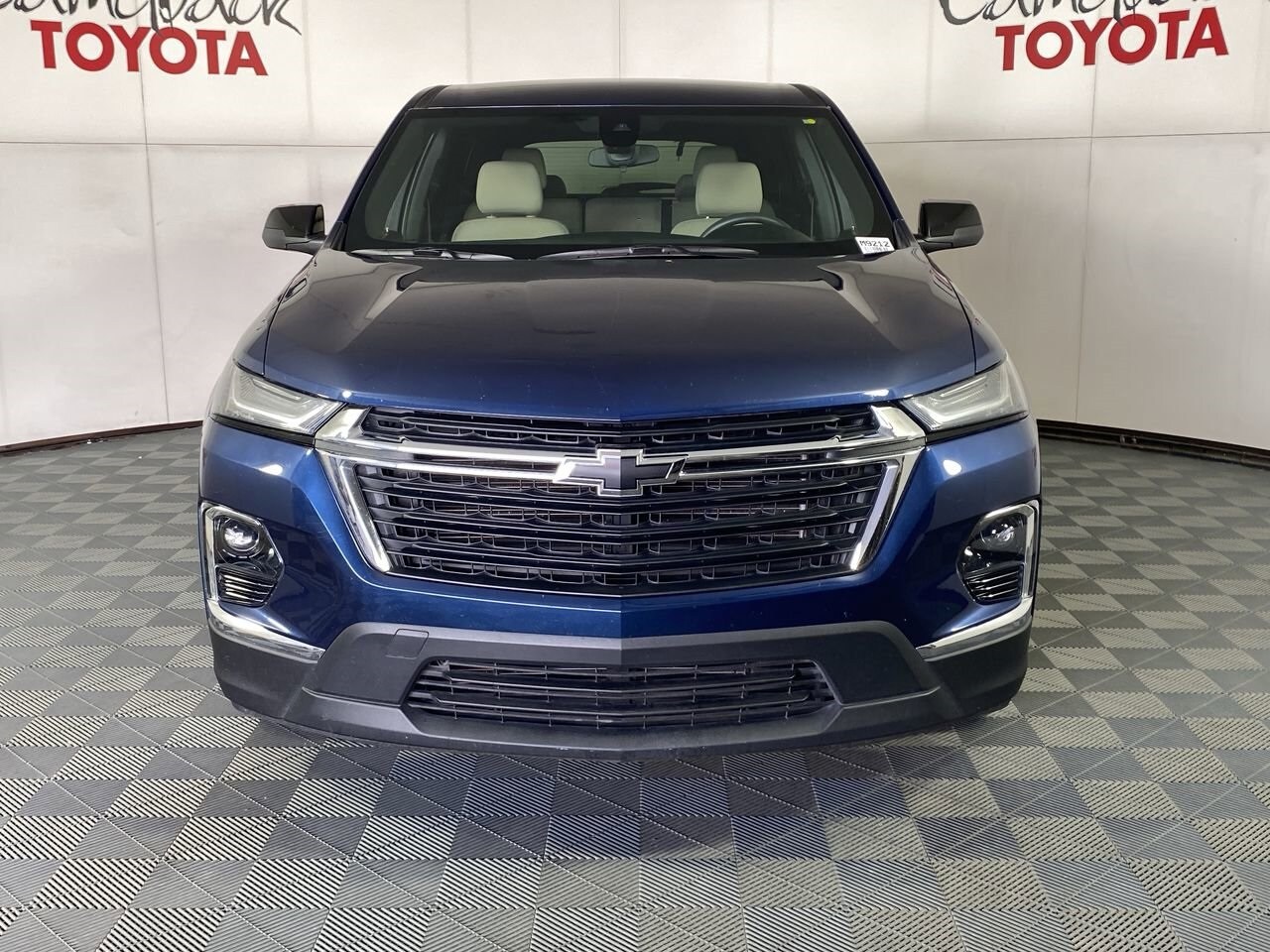 2023 Chevrolet Traverse LS photo 2