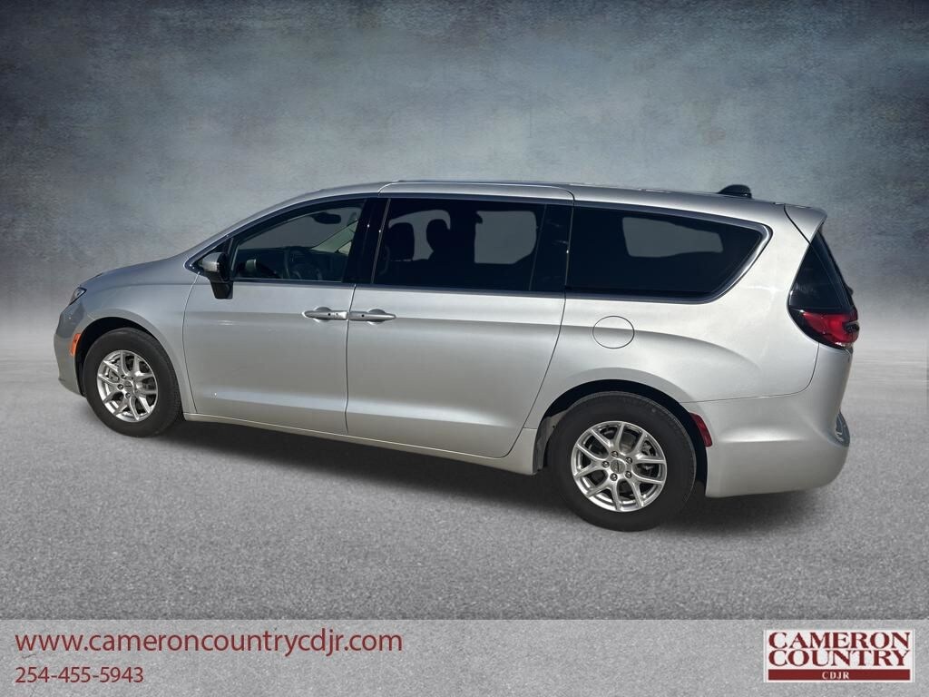 Used 2023 Chrysler Pacifica Touring L Minivan/Van